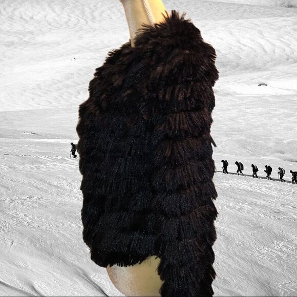 Chloah Black fuzzy parka !! Very light wei… - Picture 3 of 13